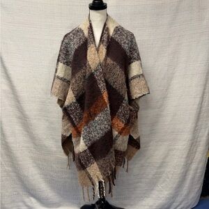 Vince Camuto Black and Cream Knit Shawl